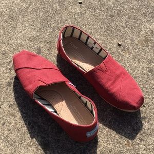 TOMS Flats